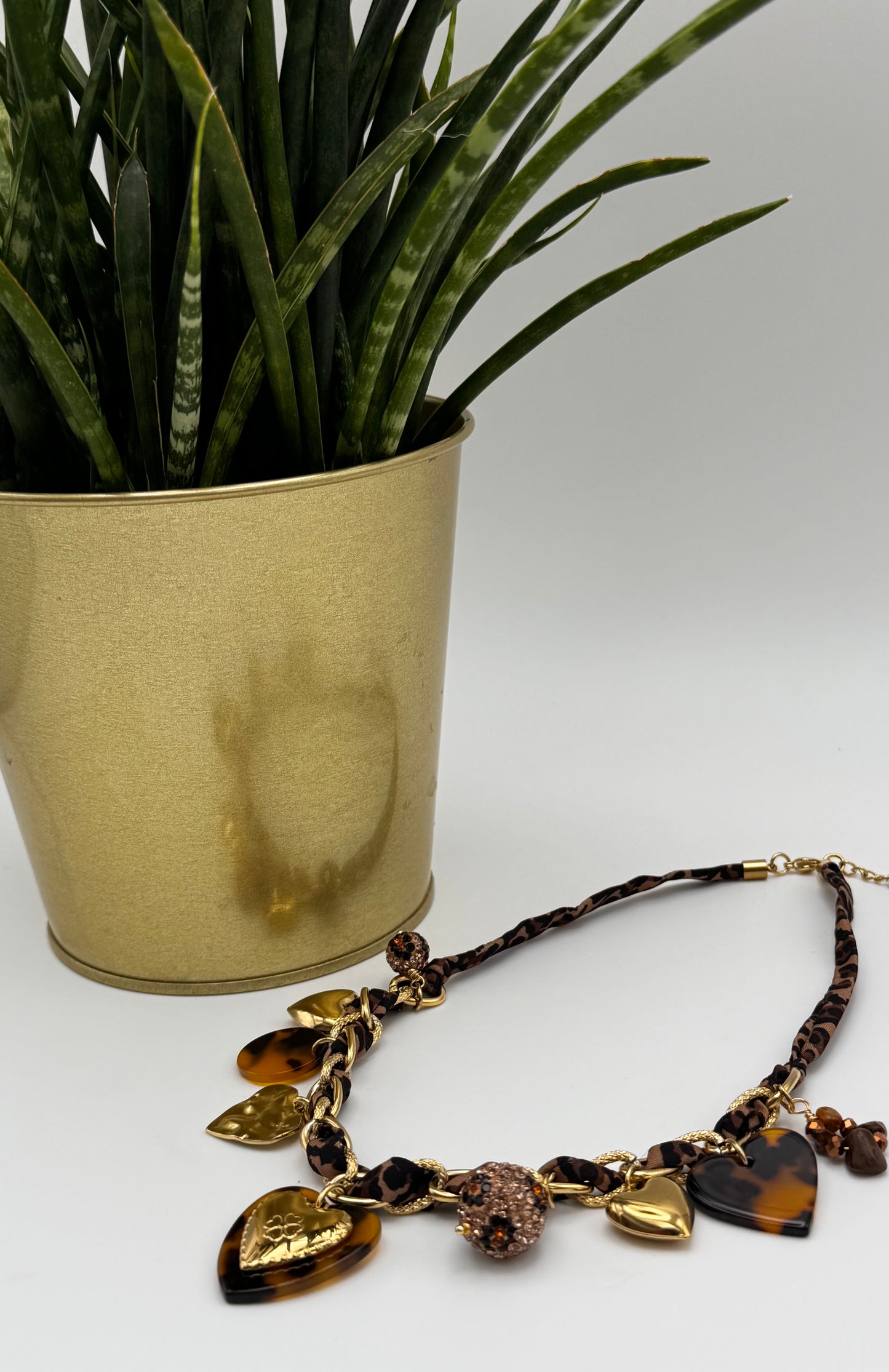 Le collier à breloques