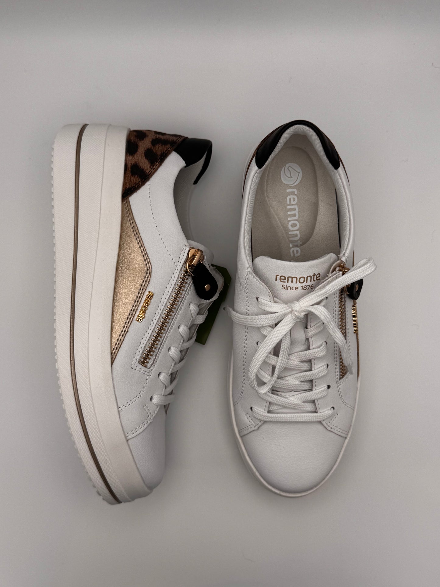 Baskets blanches et léopard Remonte D1C01-85