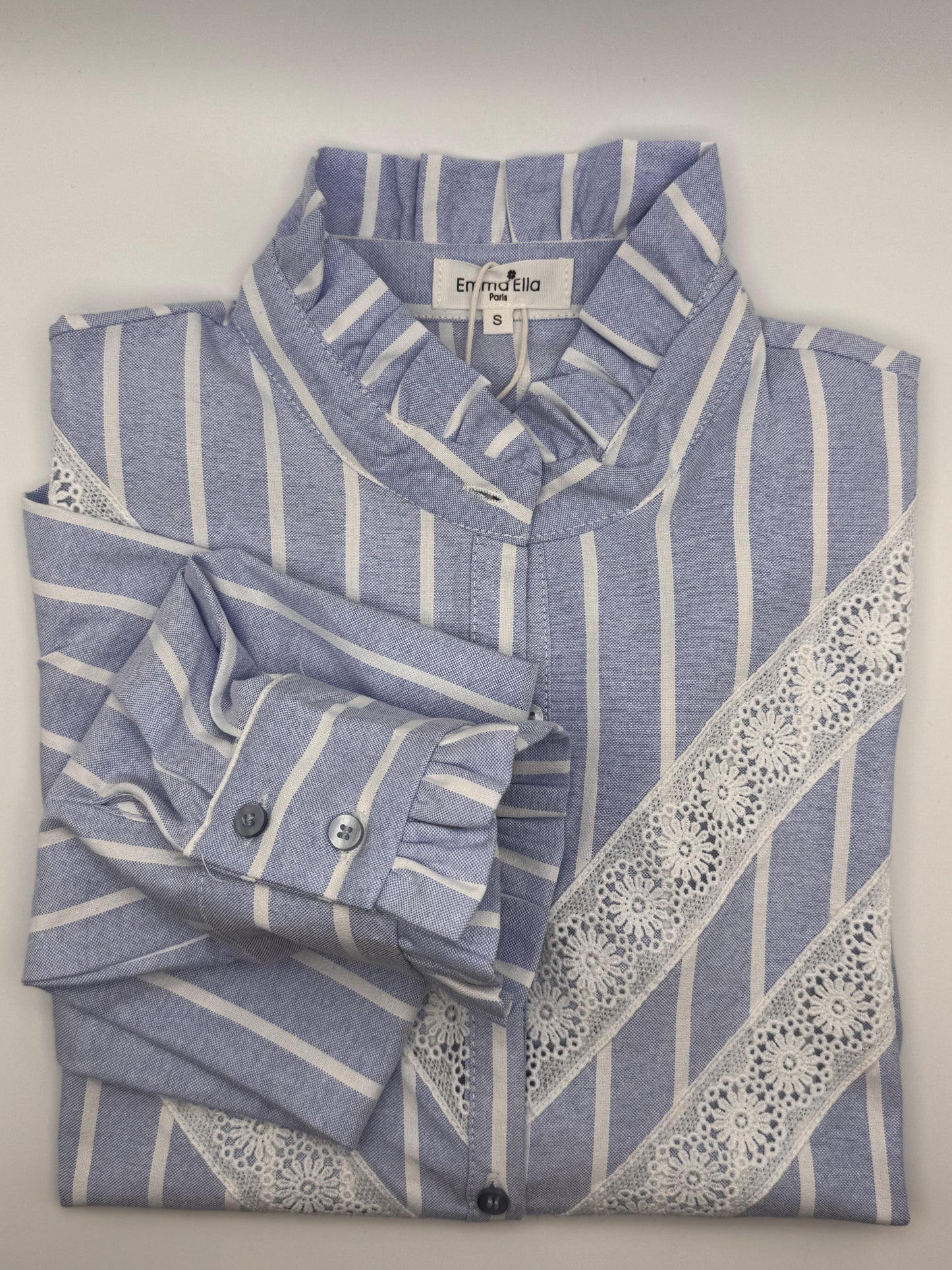 Le chemisier bleu à rayures Clara