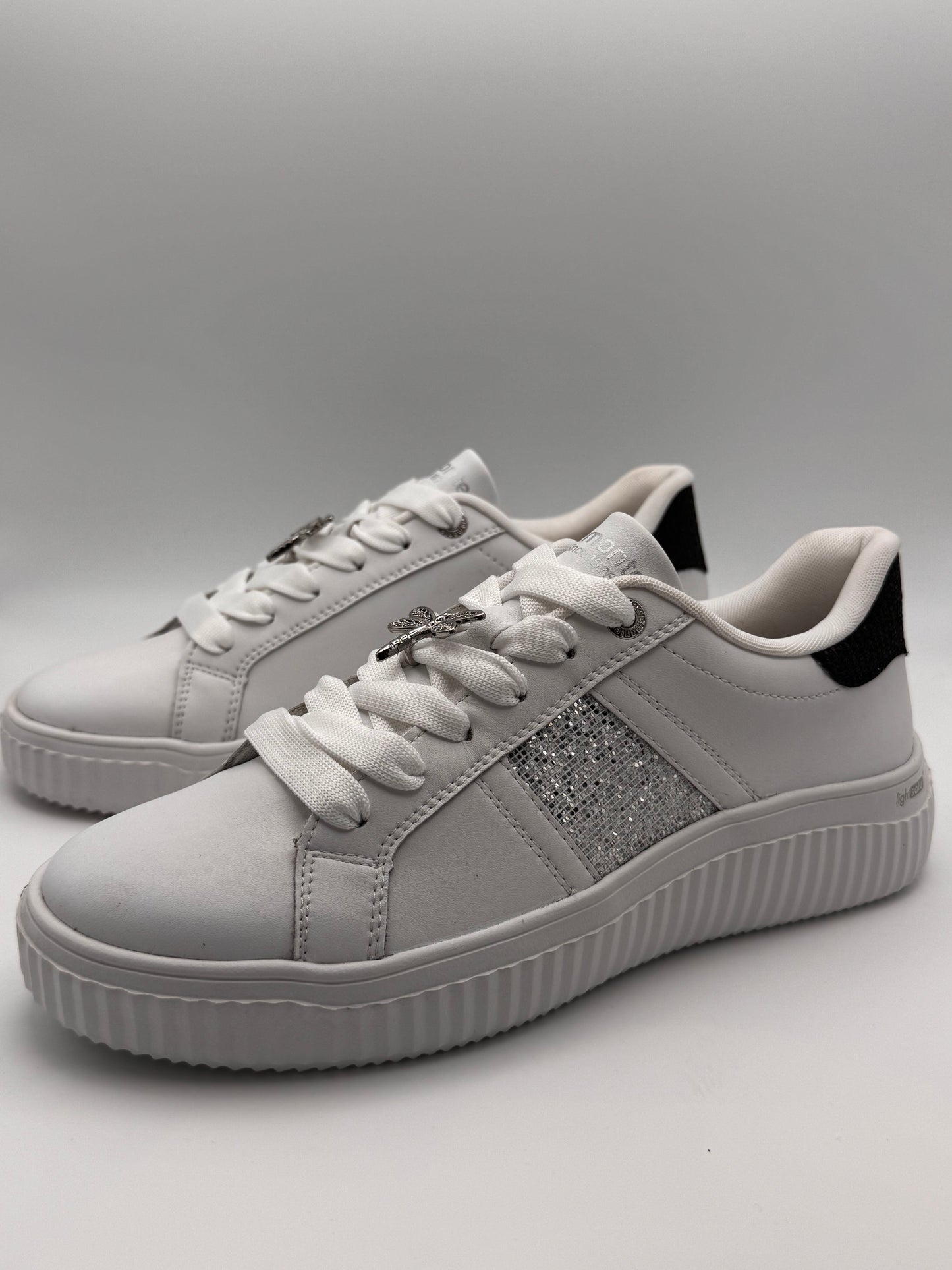 Baskets blanches, argentées et noires Remonte D3E02-80