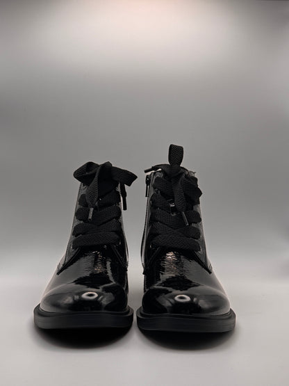 Boots vernis noir Feutre de chez Fugitive
