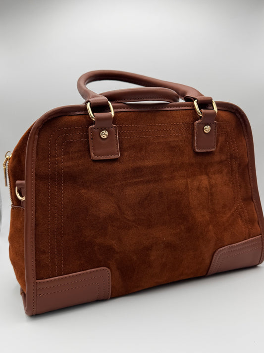 Le sac porté main rétro aspect velours