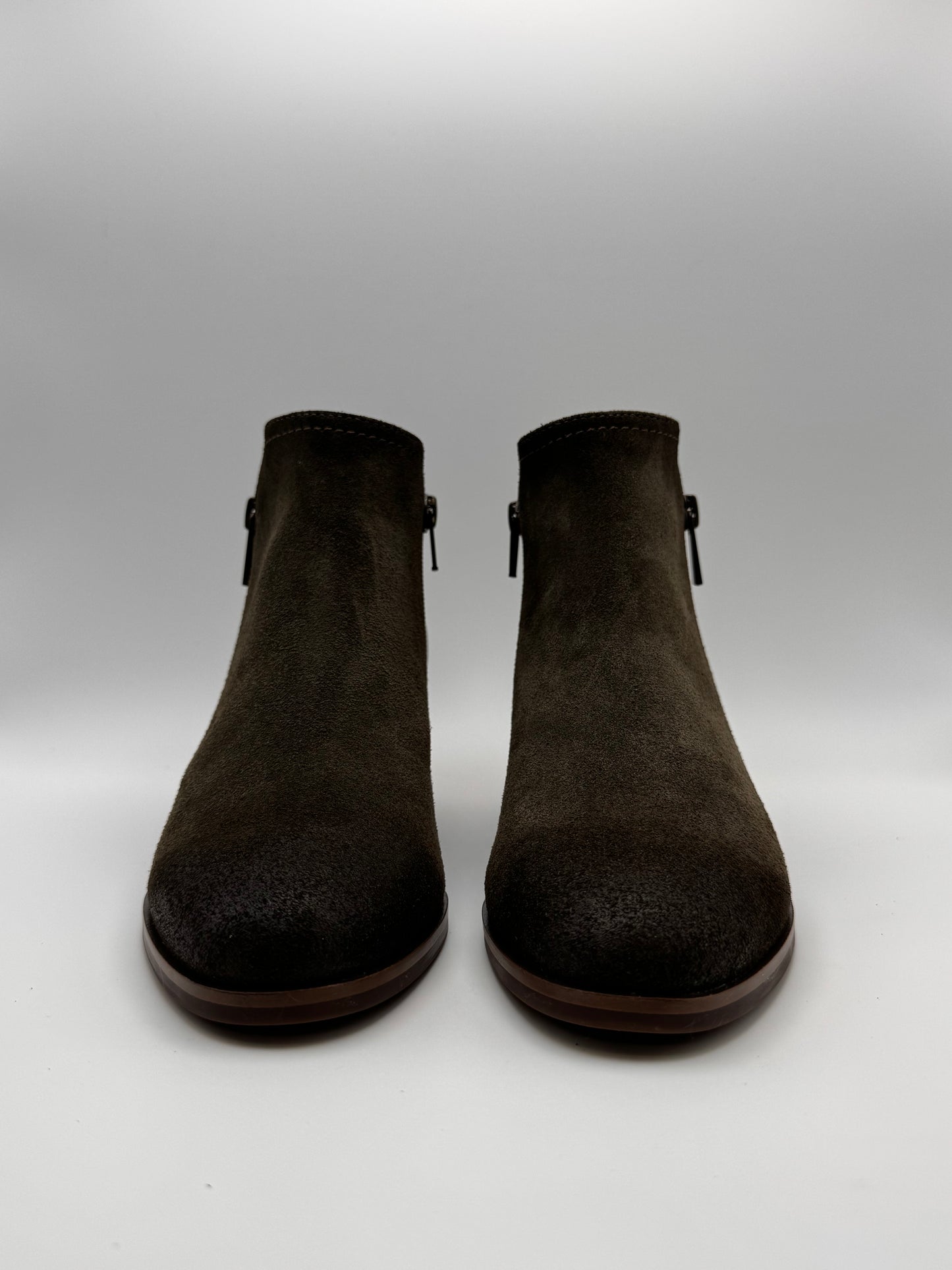 Boots à petit talon kaki Racine de chez Fugitive