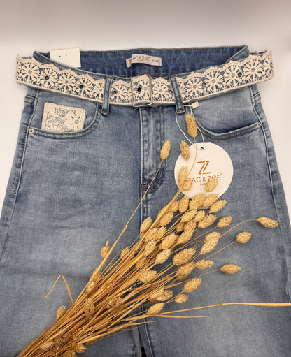 Jean’s a détails en dentelle