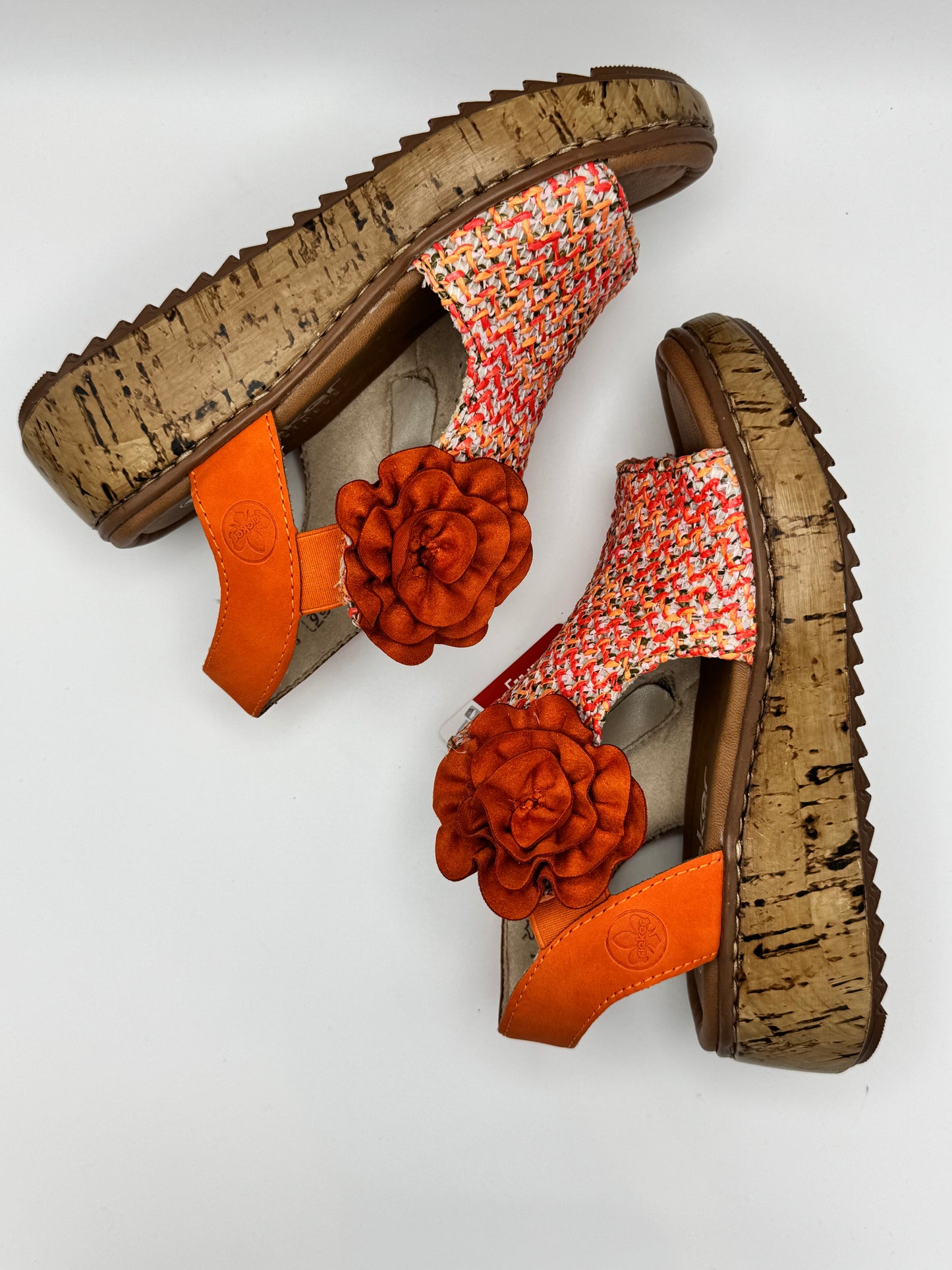 Les sandales oranges avec la grosse fleur V1783-90 Rieker