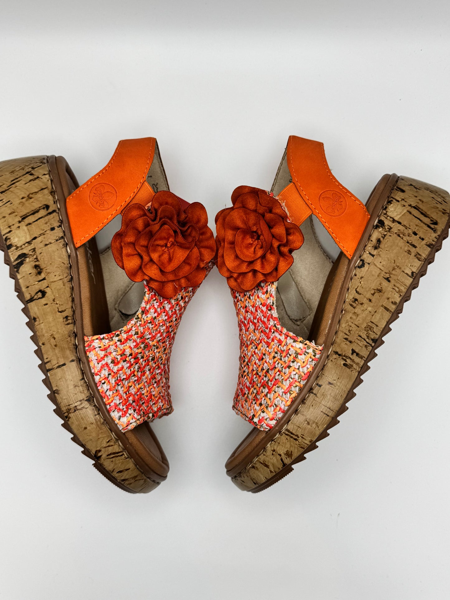 Les sandales oranges avec la grosse fleur V1783-90 Rieker