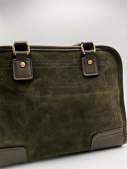 Le sac porté main rétro aspect velours