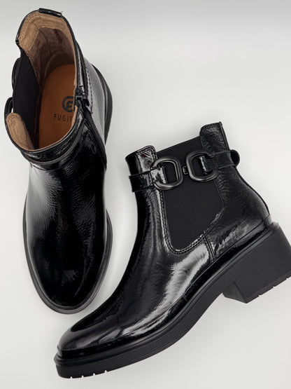 Boots vernis noir à boucle Ficel de chez Fugitive