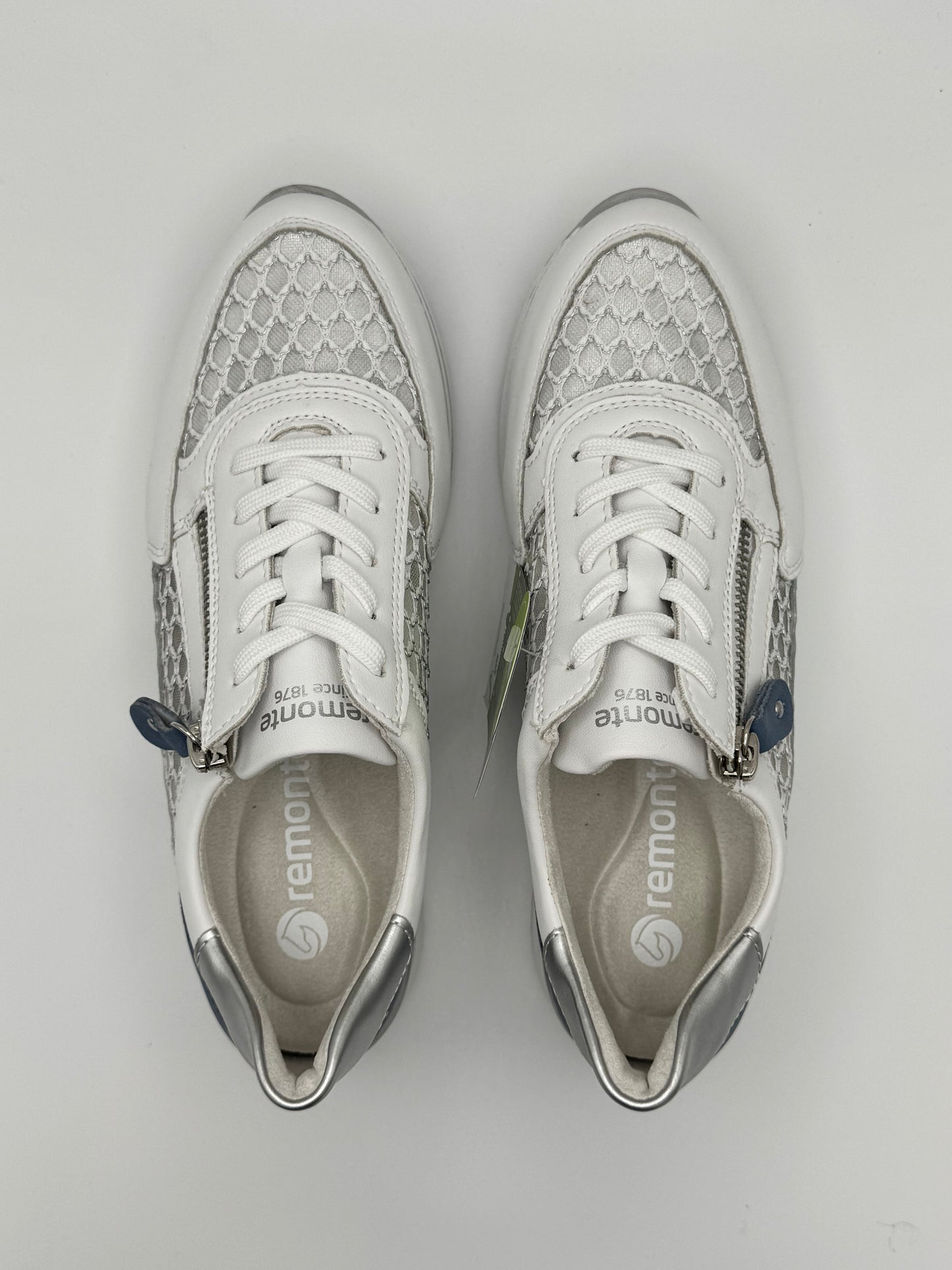 Les baskets bleu et blanche à résille D1329-81 Remonte