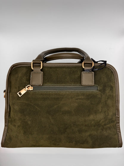 Le sac porté main rétro aspect velours