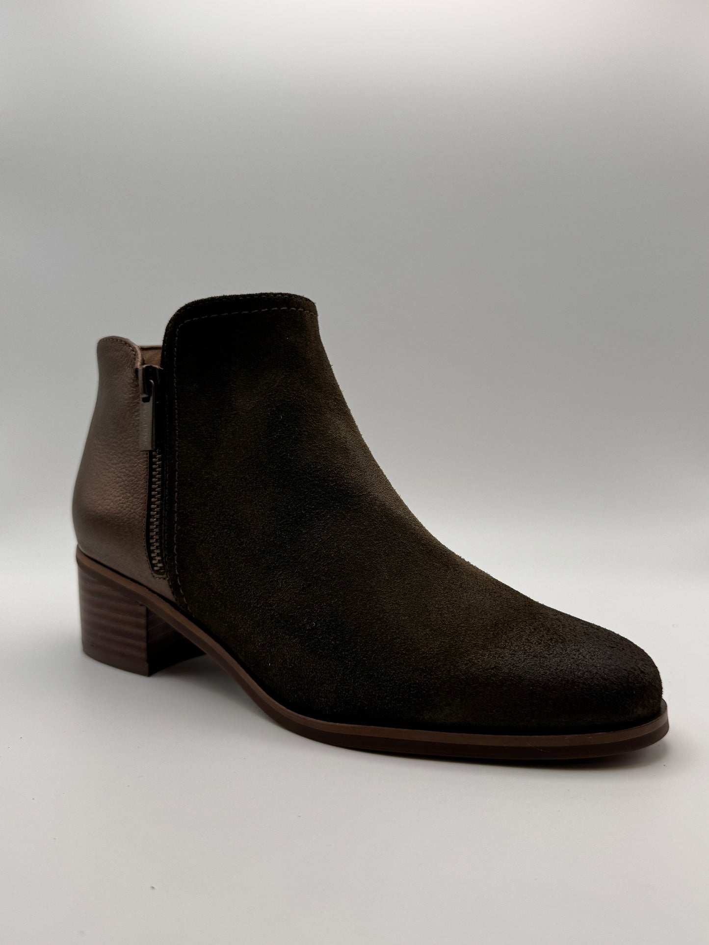 Boots à petit talon kaki Racine de chez Fugitive