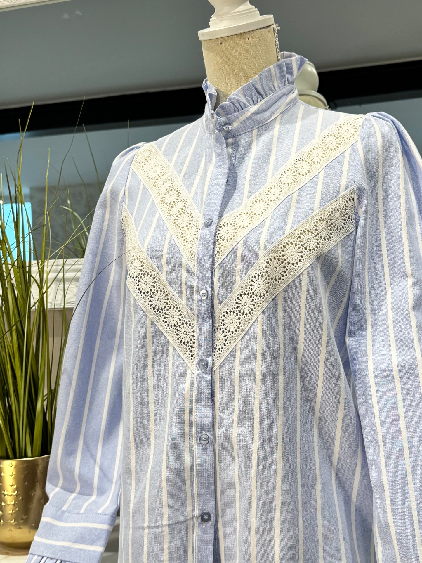 Le chemisier bleu ciel Carla