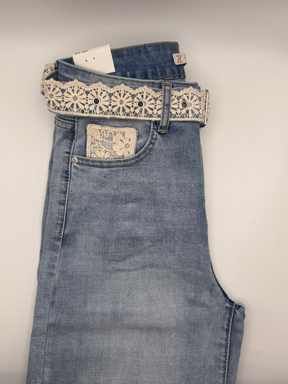 Jean’s a détails en dentelle