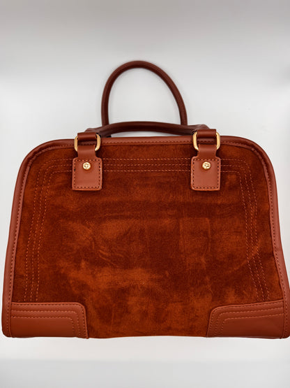 Le sac porté main rétro aspect velours