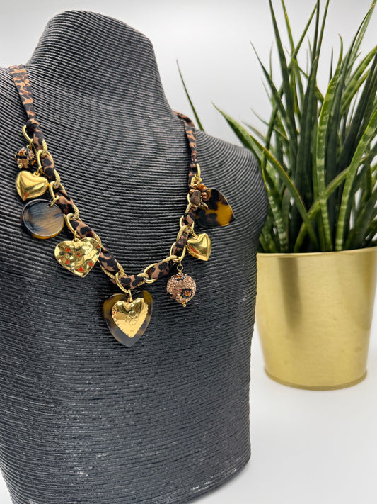 Le collier à breloques