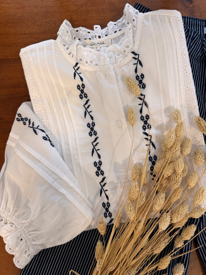Chemisier blanc à broderies