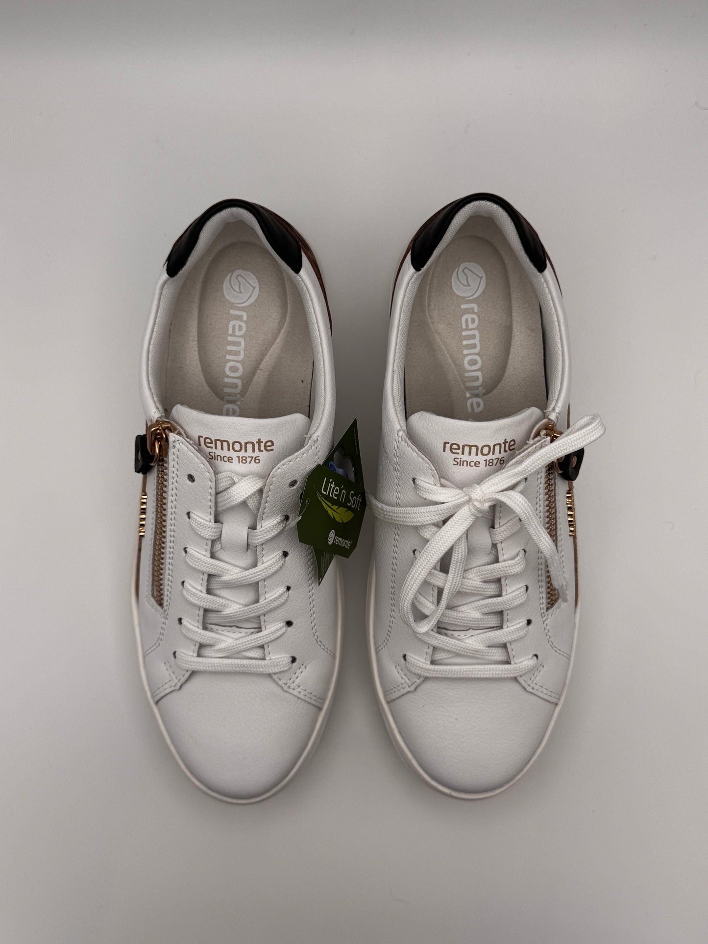 Baskets blanches et léopard Remonte D1C01-85