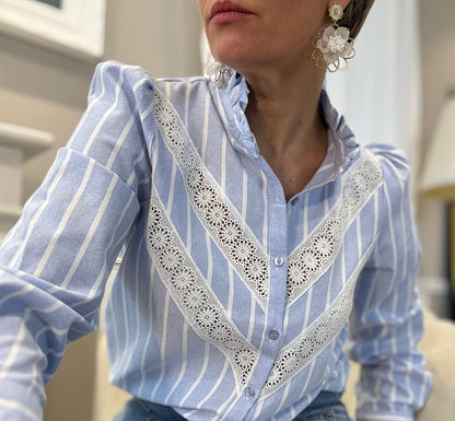 Le chemisier bleu ciel Carla