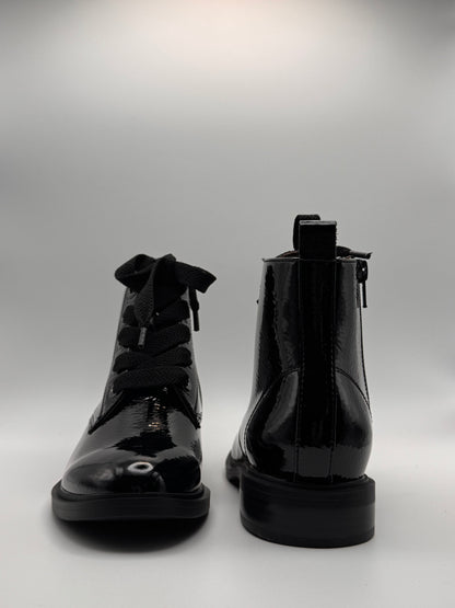 Boots vernis noir Feutre de chez Fugitive