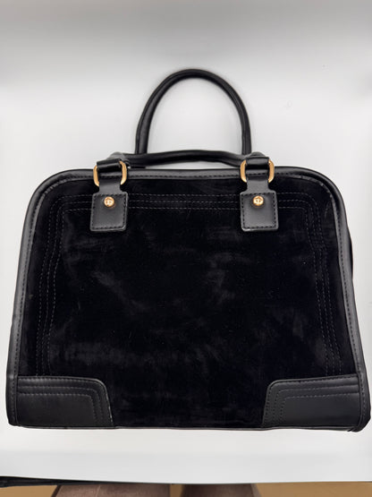 Le sac porté main rétro aspect velours