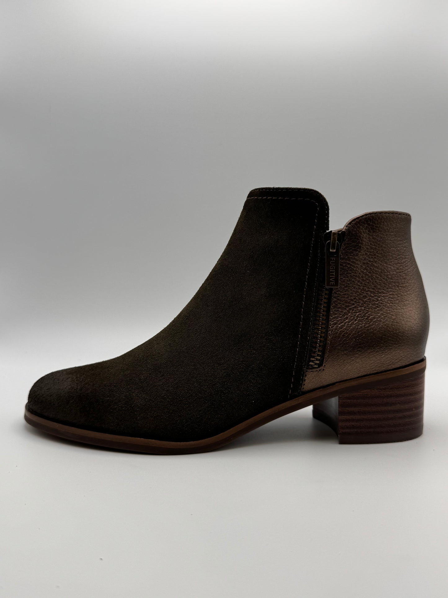 Boots à petit talon kaki Racine de chez Fugitive