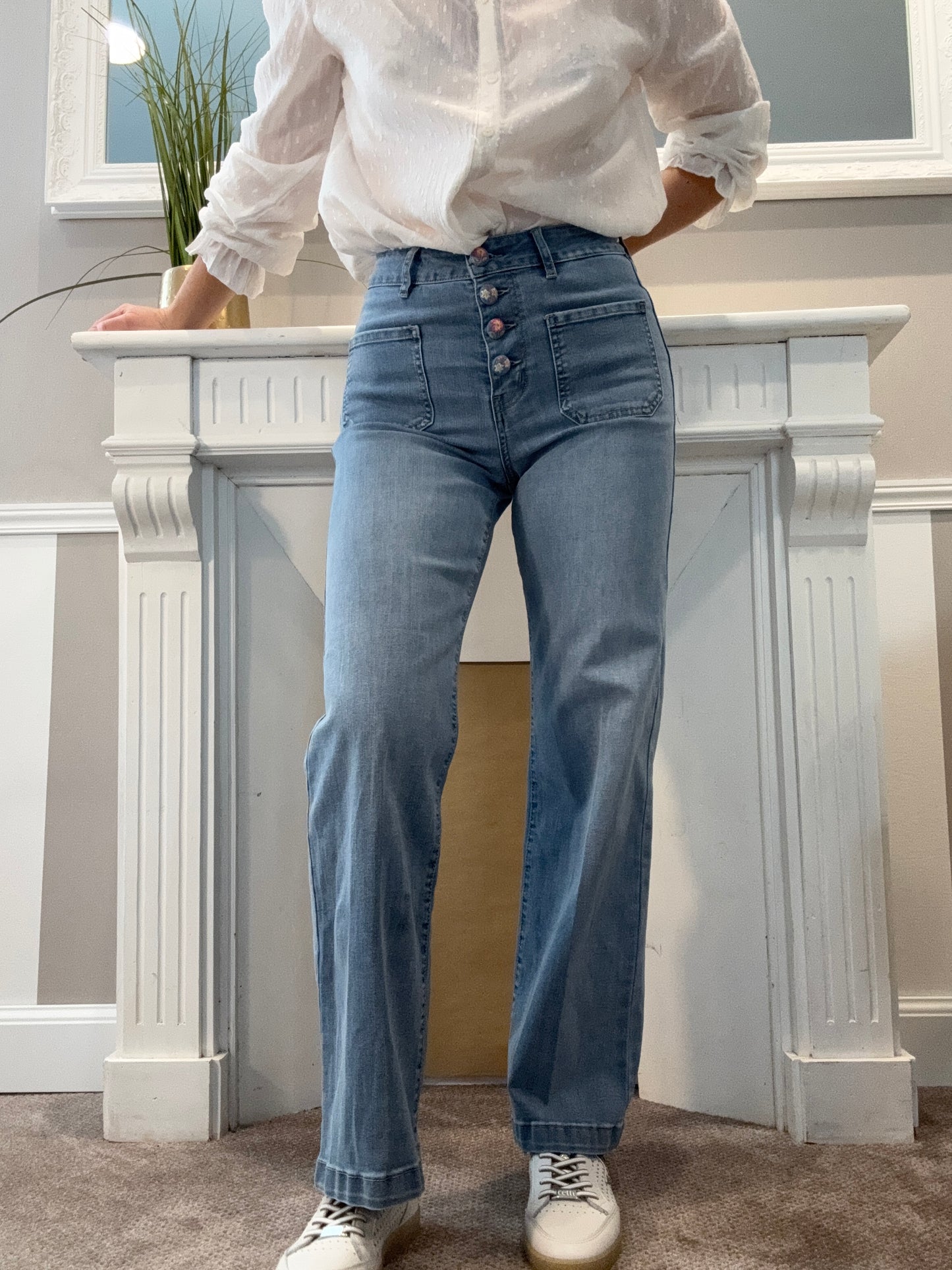 Jean’s à boutons brodés