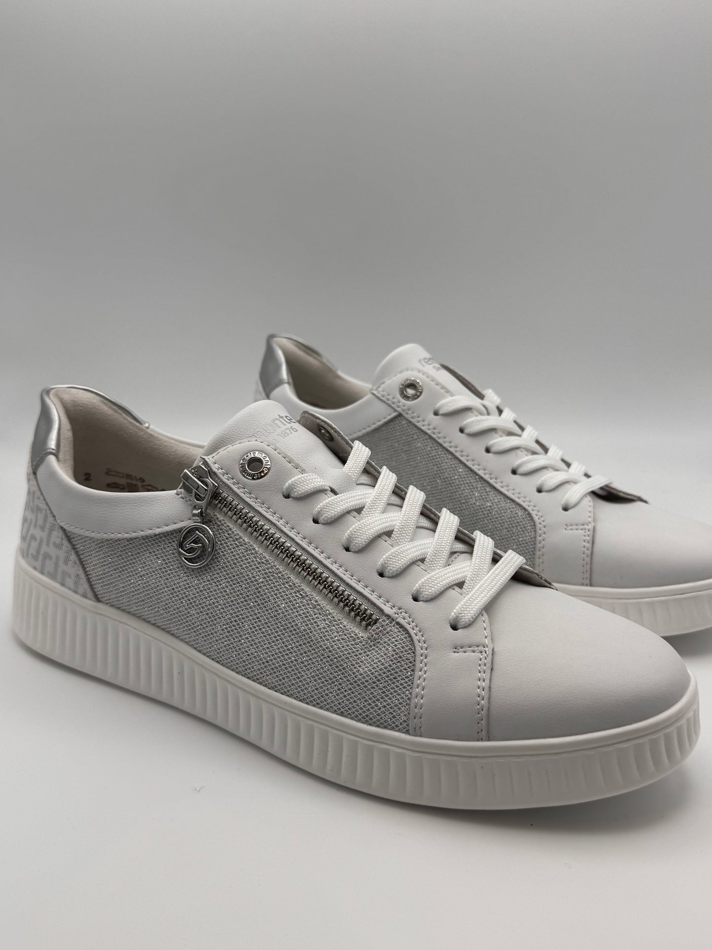 Basket blanches et argentées Remonte D2E00-84