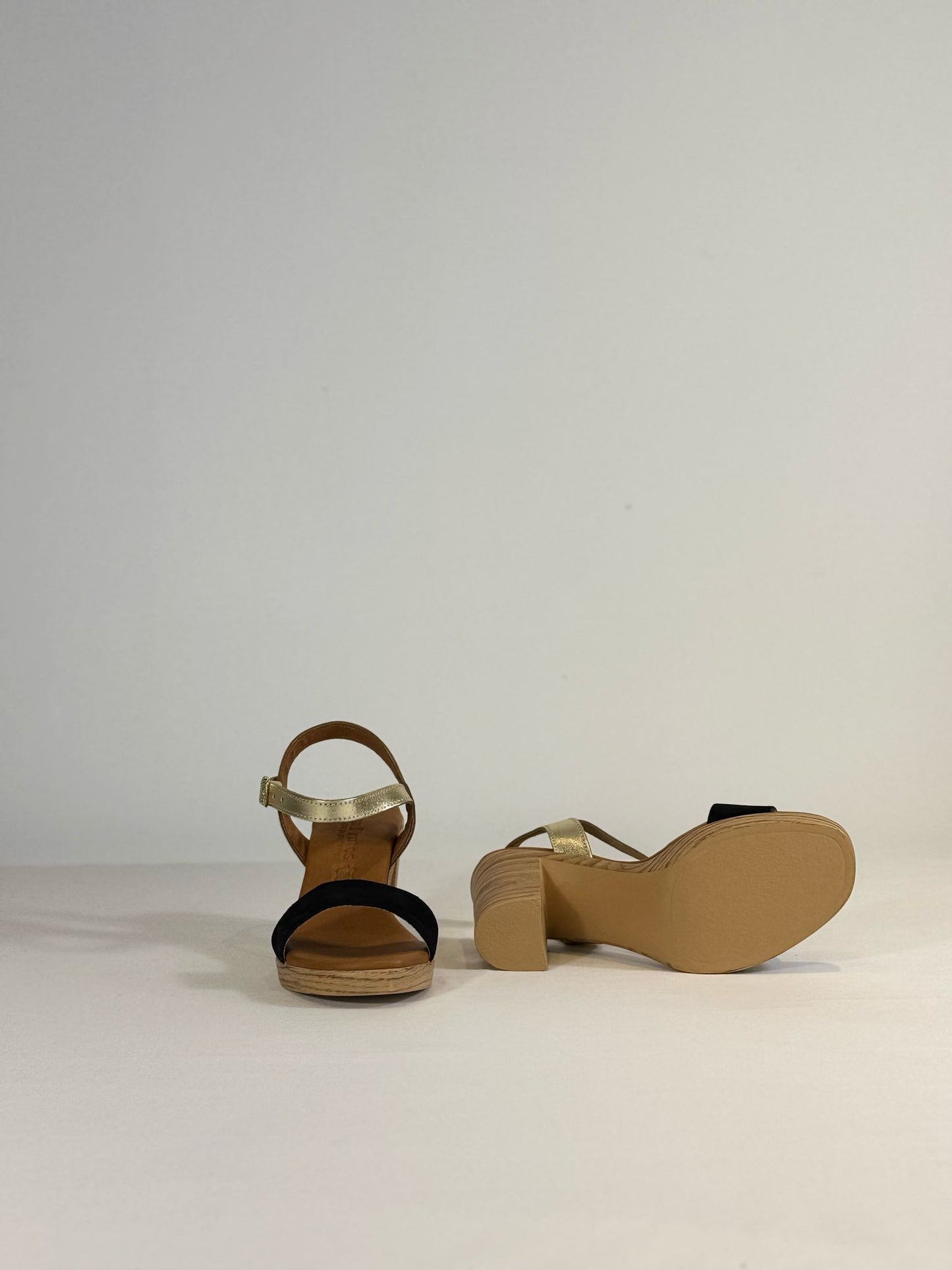 Sandale à talon noire et or - Eva Frutos